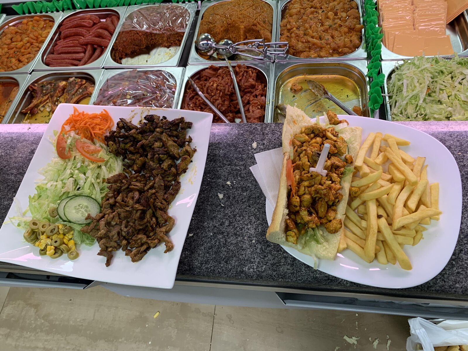 Grillschotel met verschillende soorten vlees